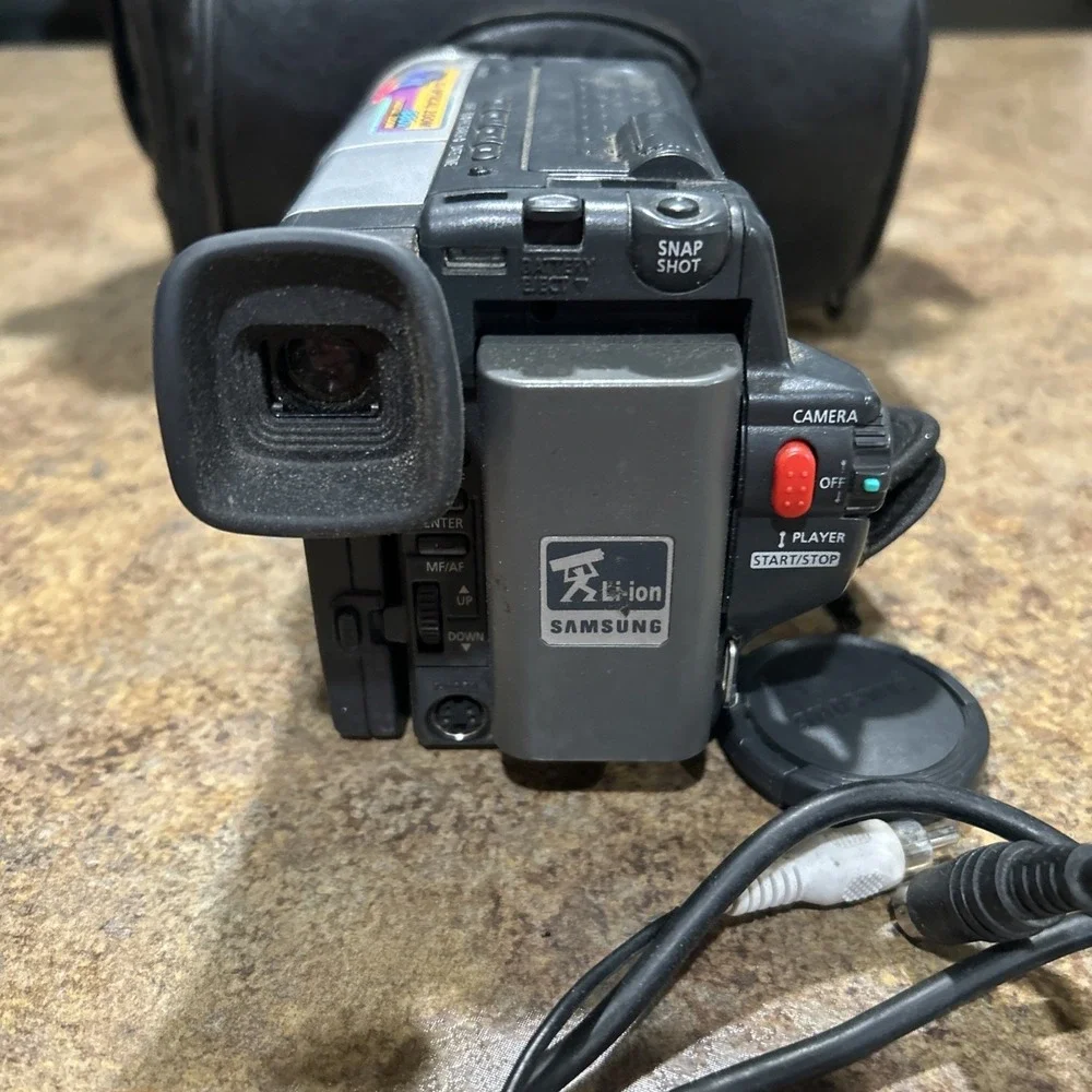 Samsung SCL860 Hi8 8mm Camcorder 22x Optical Zoom NTSC Silver No Charger